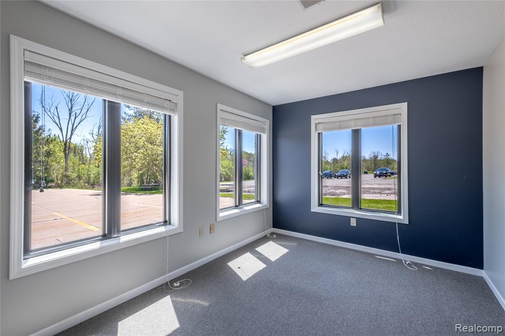 536 Perry Road, Grand Blanc, MI 48439 — Photo 9