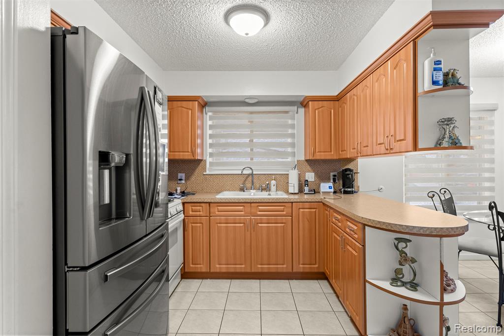 26611 Cecile Street, Dearborn Heights, MI 48127 — Photo 16