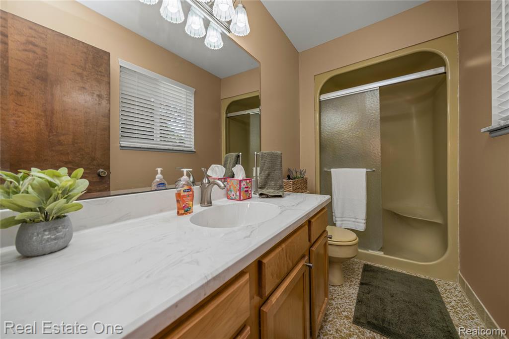7400 Biscayne Avenue, White Lake, MI 48383 — Photo 17