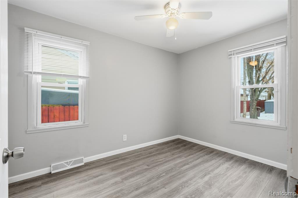4654 Gloria Street, Wayne, MI 48184 — Photo 13