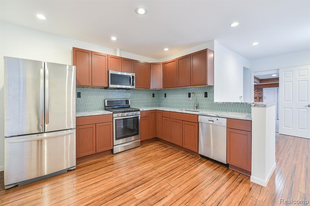 336 BEACHWAY Street, Whitmore Lake, MI 48189 — Photo 30