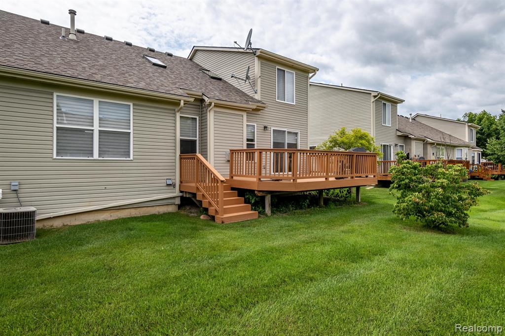 868 WOODHAVEN Drive, Commerce Twp, MI 48390 — Photo 42