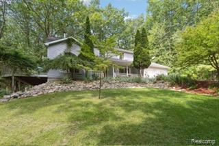 11135 Windy Hill Drive, Fenton, MI 48430 — front exterior