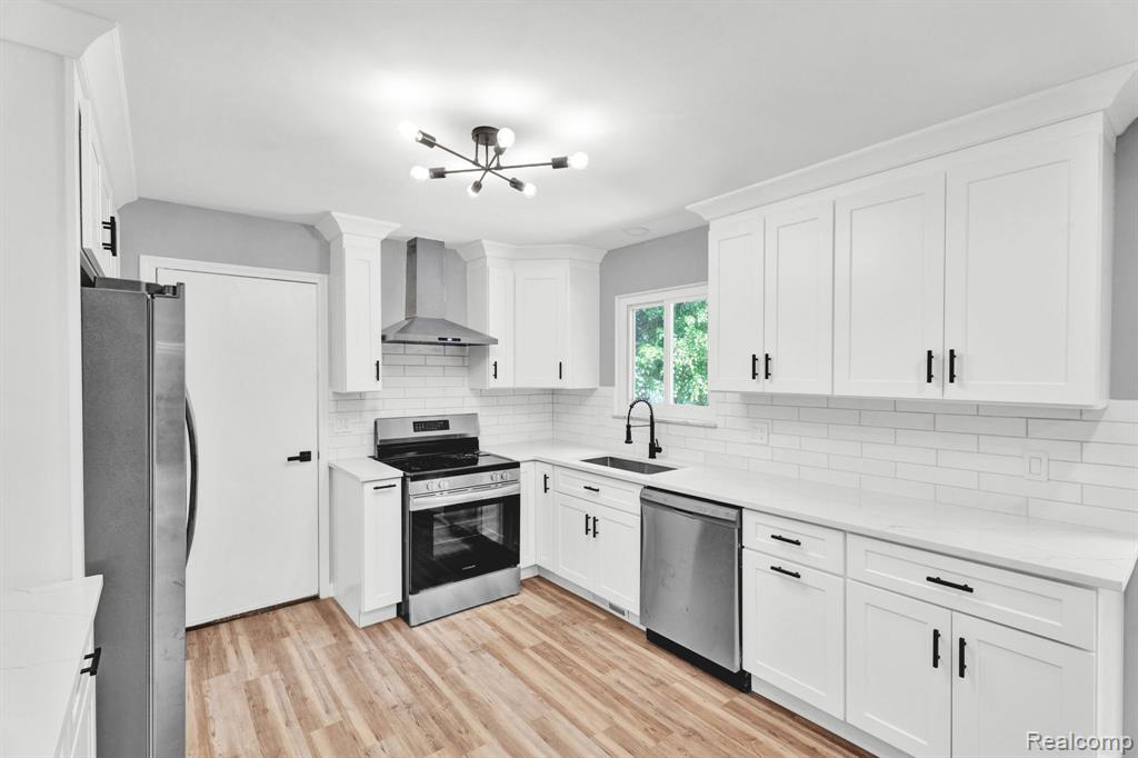 8962 Glasgow Drive, White Lake, MI — Photo 10