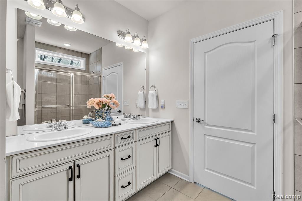 4633 CRESTWAY Drive, Brighton, MI 48116 — Photo 45