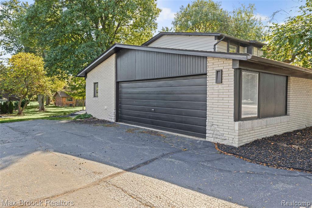 5597 Apple Ridge Trail, West Bloomfield, MI — Photo 57