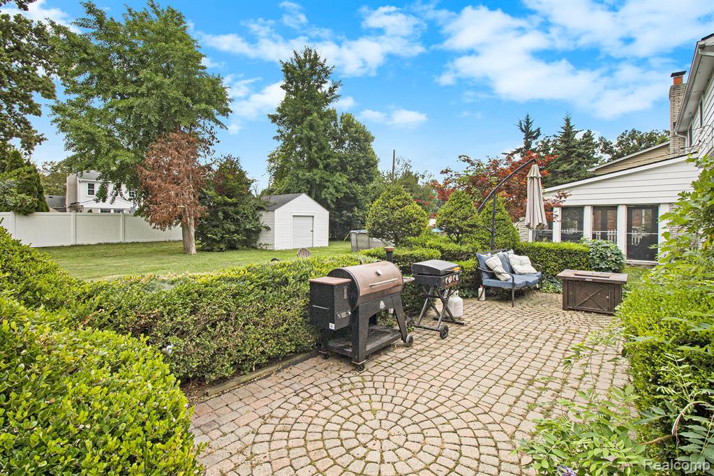 26031 Hidden Lane, Grosse Ile, MI 48138 — Photo 32