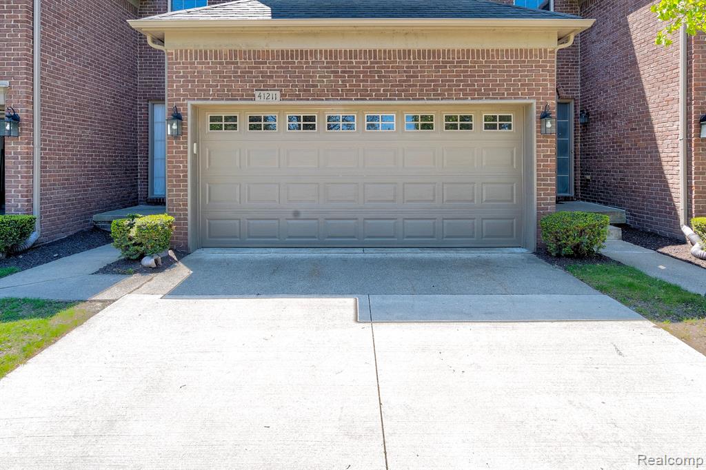 41211 N MAPLEWOOD Drive, Canton, MI 48187 — Photo 3