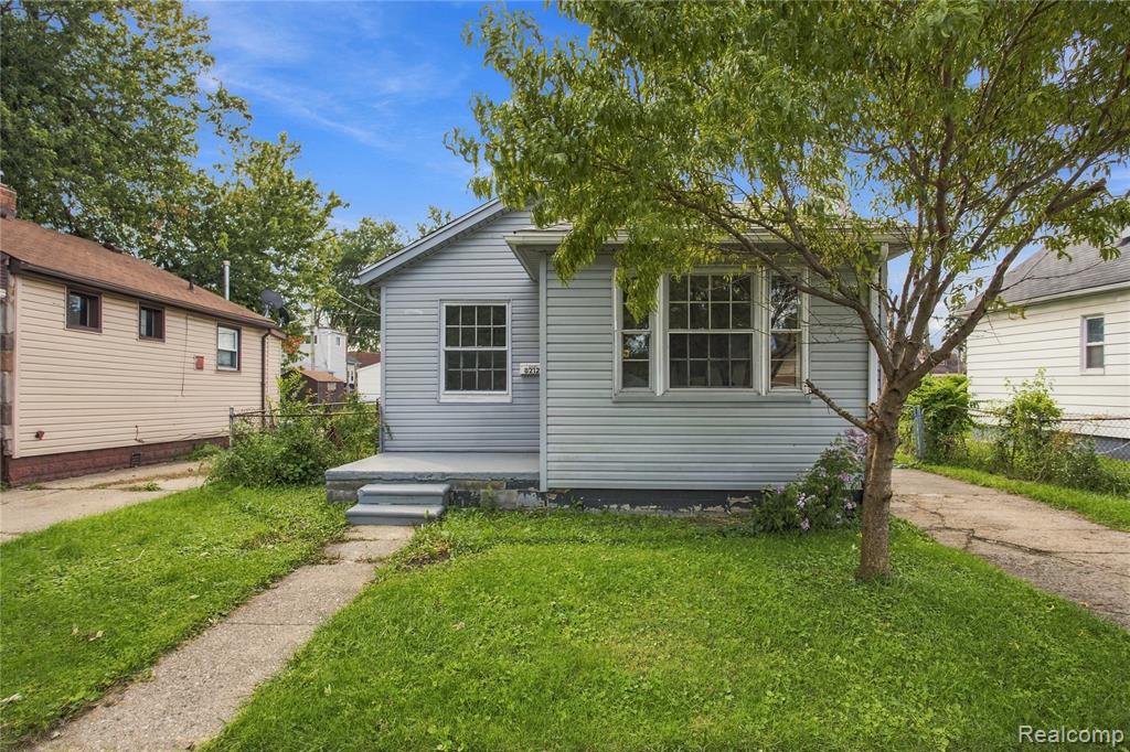 8212 Republic Avenue, Warren, MI 48089