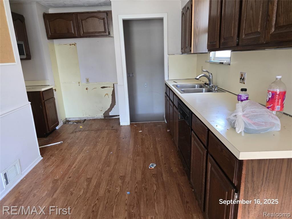19341 Woodside Street, Harper Woods, MI 48225 — Photo 4