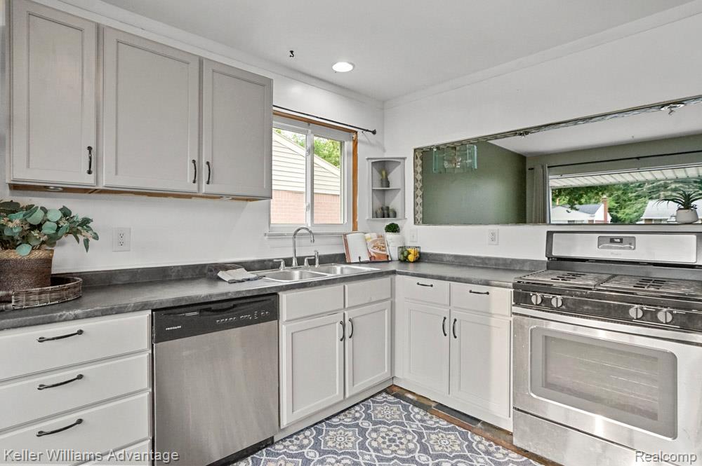 834 Forest Street, Westland, MI 48186 — Photo 10