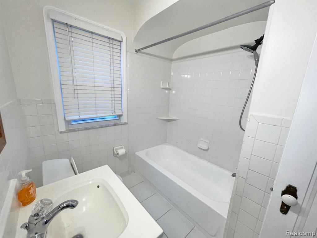814 N Gainsborough Avenue, Royal Oak, MI 48067 — Photo 8