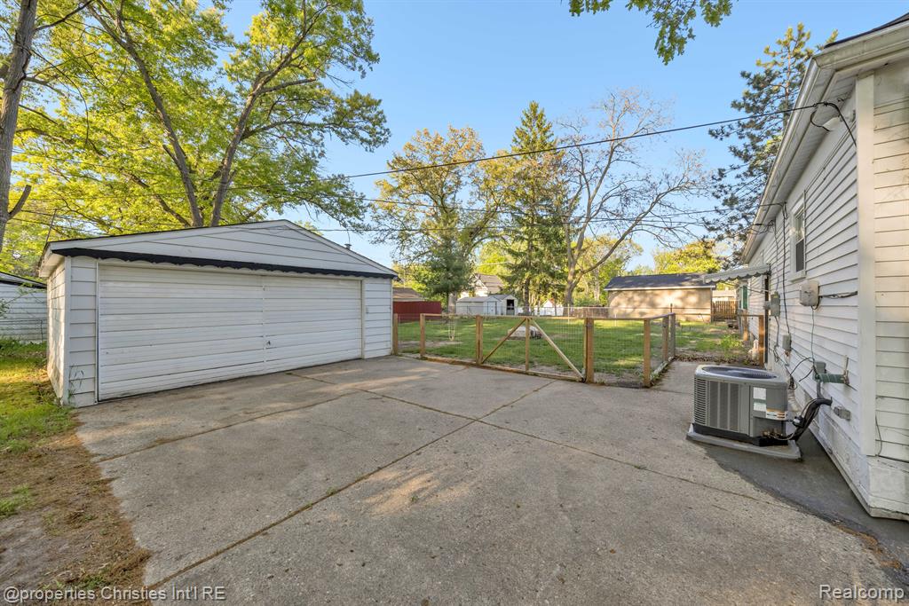 5710 OPALINE Drive, Waterford, MI 48327 — Photo 26