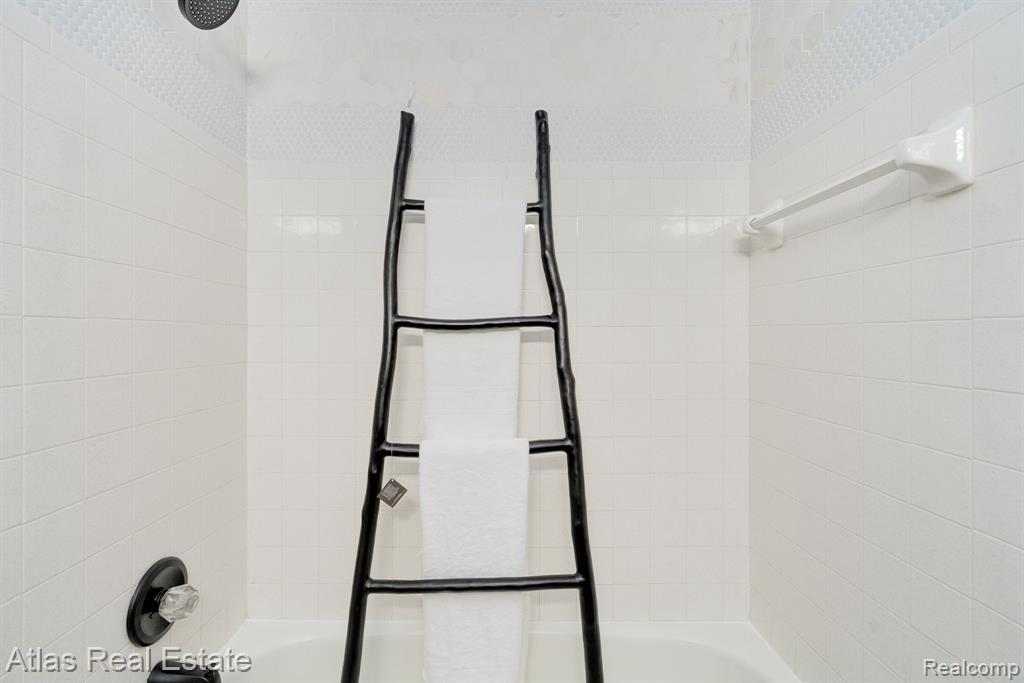 5007 Sandalwood Drive, Grand Blanc, MI 48439 — Photo 29