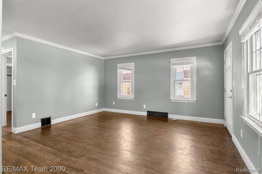 421 GARDENDALE Street, Ferndale, MI 48220 — Photo 12