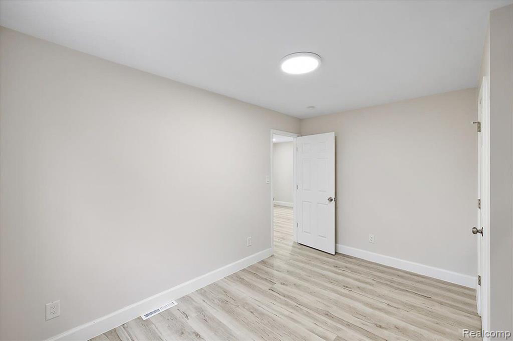 5645 N WALTON Street, Westland, MI — Photo 15