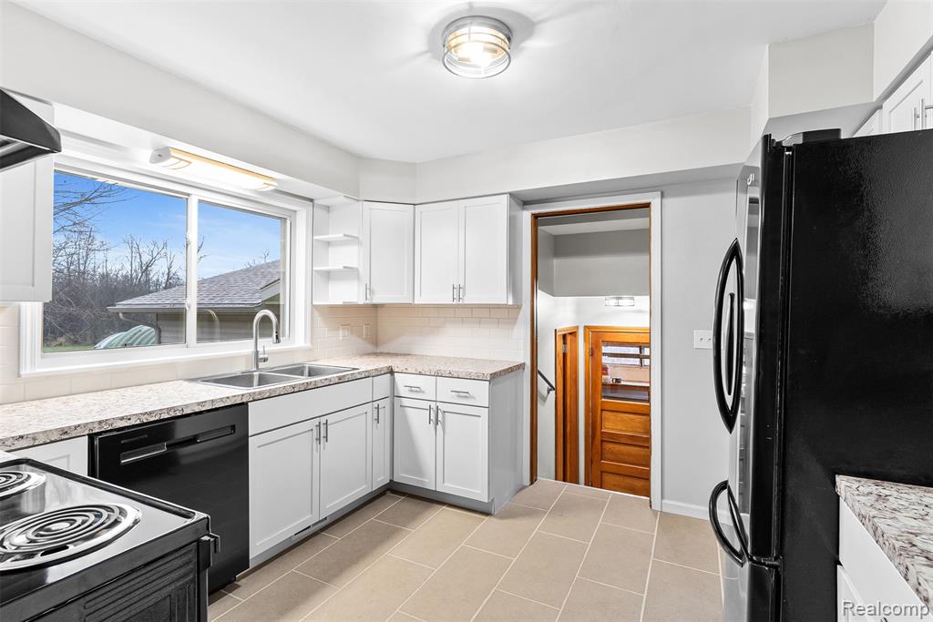 6079 Lennon Road, Swartz Creek, MI 48473 — Photo 16