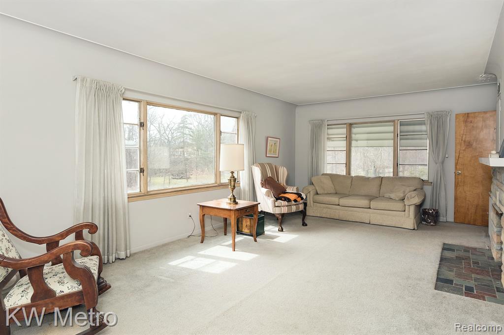 49151 RIDGE Court, Northville, MI 48168 — Photo 4