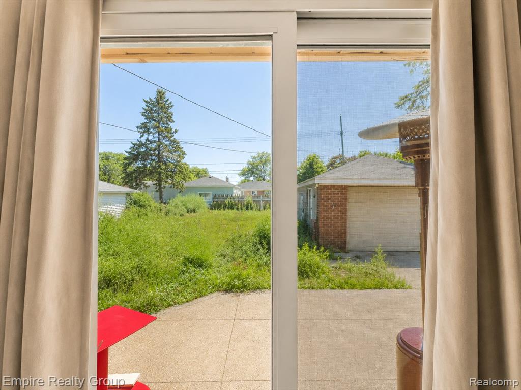 905 N Esplanade Street, Mount Clemens, MI 48043 — Photo 23