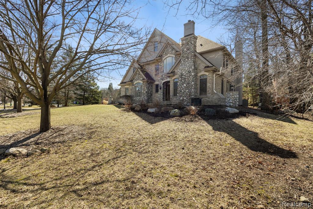 6307 WILDWOOD Lane, West Bloomfield, MI 48324 — Photo 2