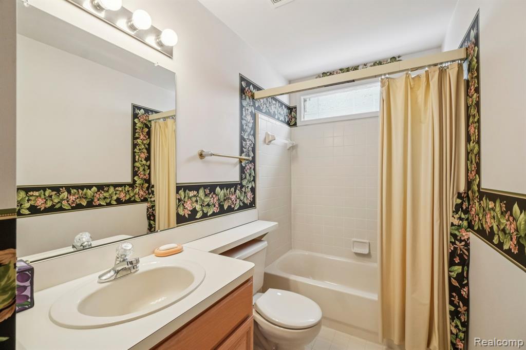 43573 E Perignon Drive N, Sterling Heights, MI 48314 — Photo 32