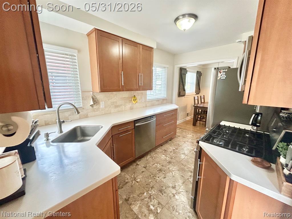 9611 Deering Street, Livonia, MI 48150 — Photo 9