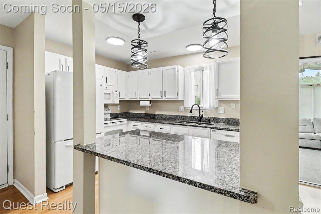 7058 Rolling Hills Drive, Waterford, MI 48327 — Photo 9