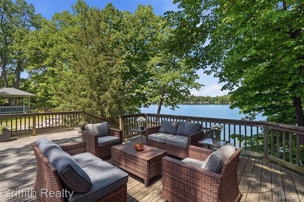 6262 Briggs Lake Drive, Brighton, MI 48116 — Photo 2