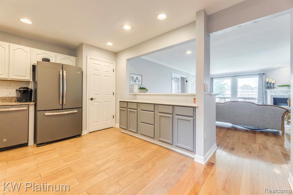 819 E Pointe, Port Huron, MI 48060 — Photo 7