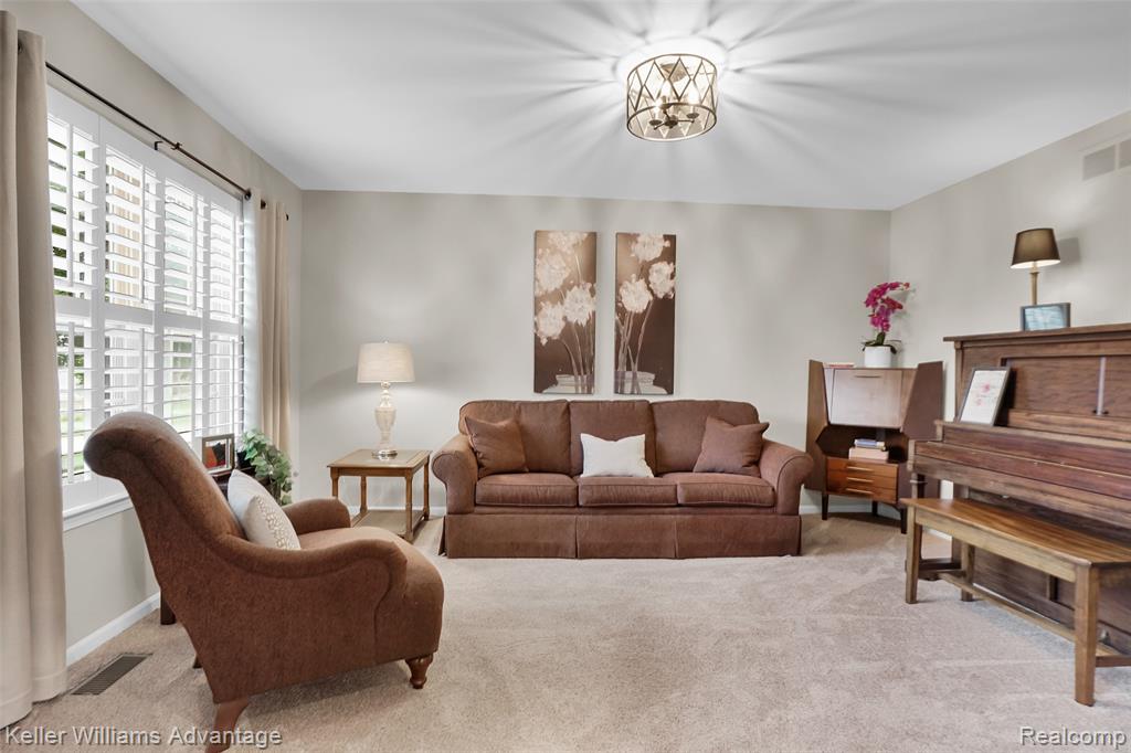 634 Olivia Drive, Milford, MI 48381 — Photo 20