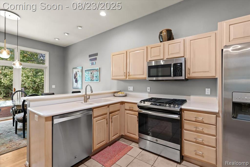 5770 Point Of The Woods Drive, West Bloomfield, MI 48324 — Photo 10