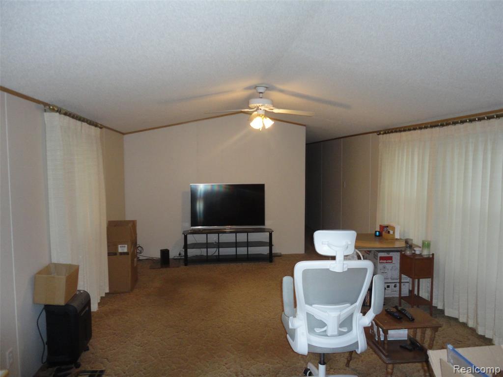 415 Midlands, Temperance, MI 48182 — Photo 2