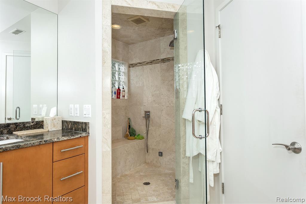 5681 SHORE Drive, Orchard Lake Village, MI 48324 — Photo 34