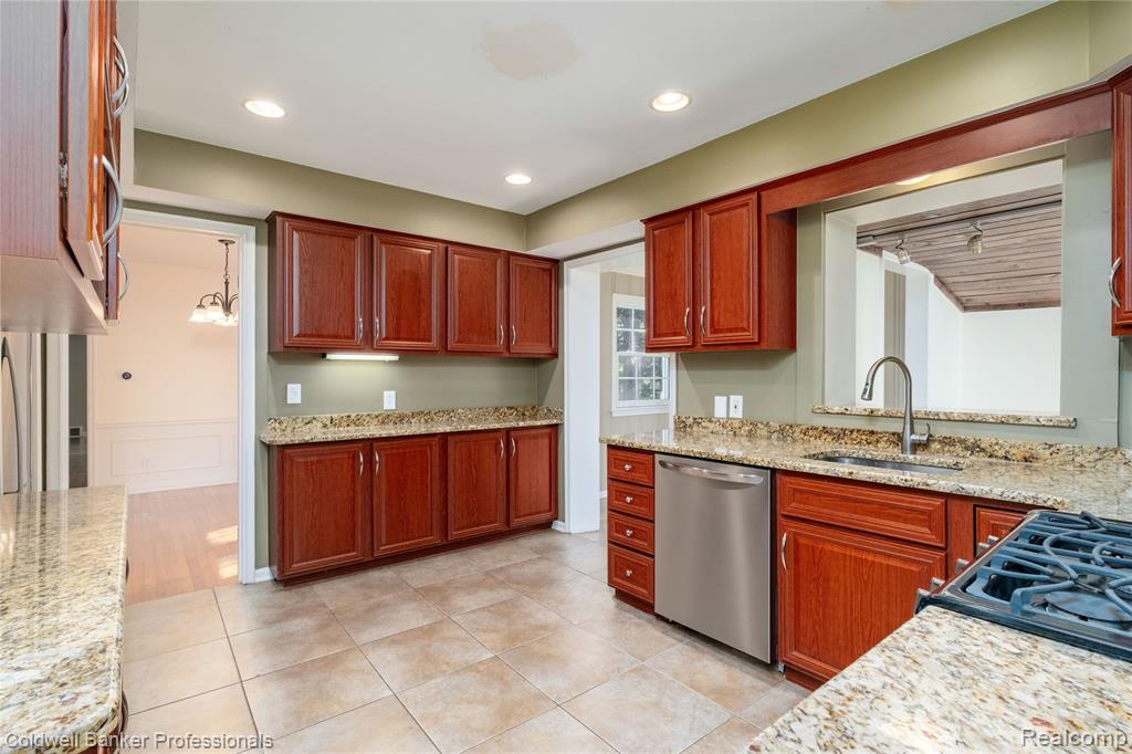499 Sunningdale Drive, Grosse Pointe Woods, MI 48236 — Photo 19