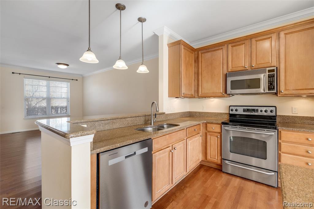 8114 Heron Hills Drive, Walled Lake, MI 48390 — Photo 6