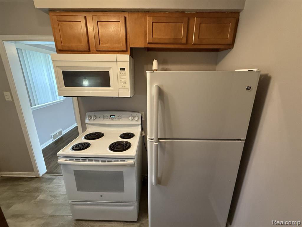 24414 W Chicago, Redford, MI 48239 — Photo 7