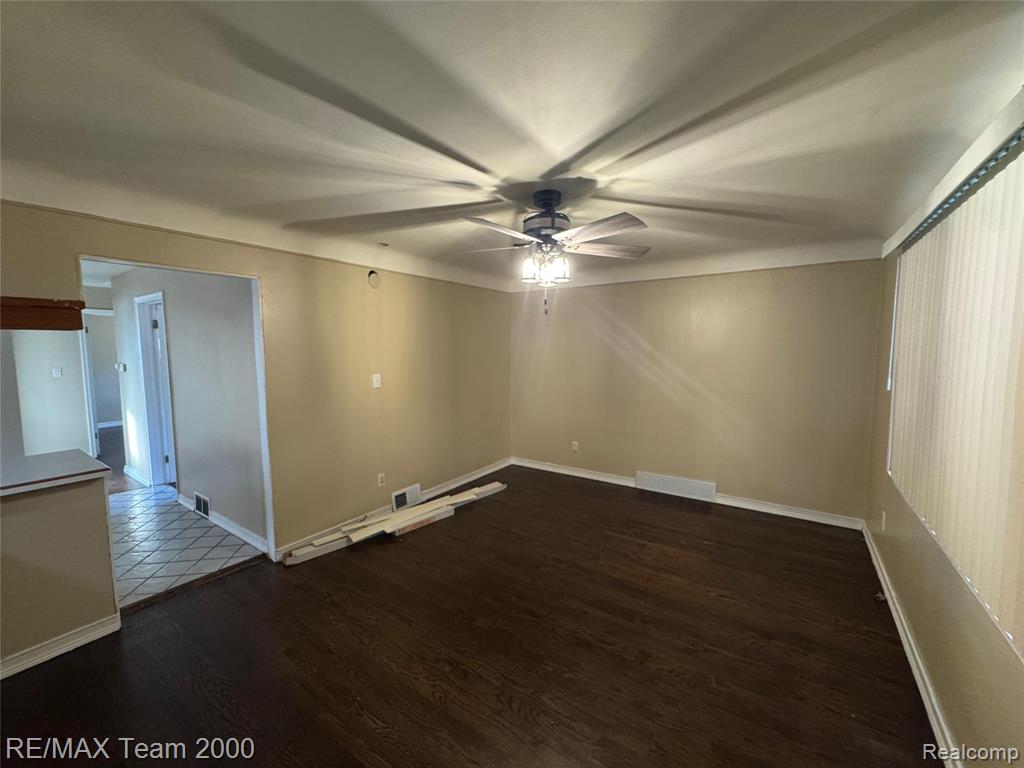 8401 Nightingale Street, Dearborn Heights, MI 48127 — Photo 3