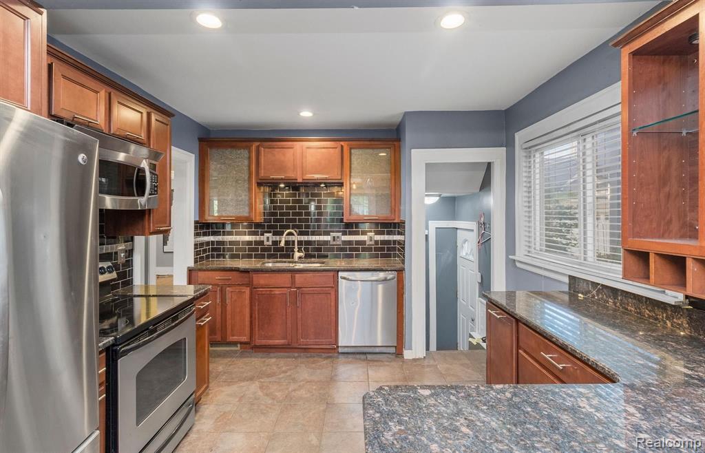 615 E 5TH Street, Royal Oak, MI 48067 — Photo 8