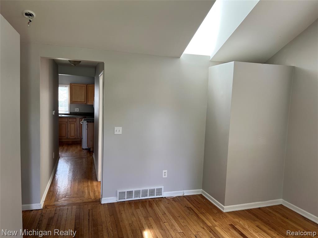 5659 CLIPPERT Street, Dearborn Heights, MI 48125 — Photo 27