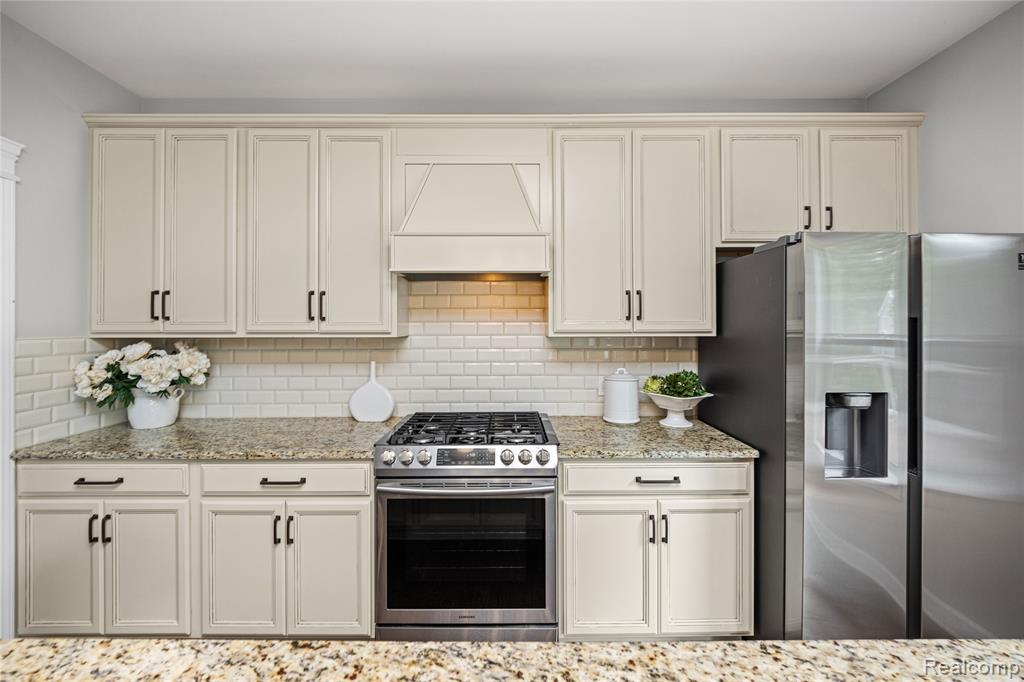 730 Leon Road, Walled Lake, MI 48390 — Photo 20