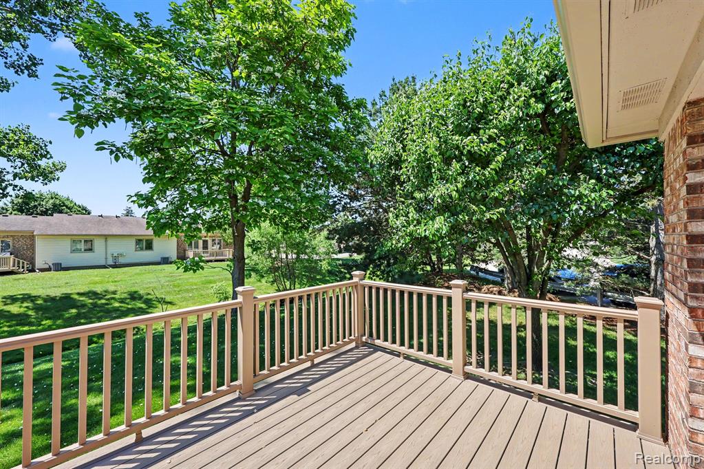 13750 Treeland Drive, Utica, MI 48315 — Photo 28