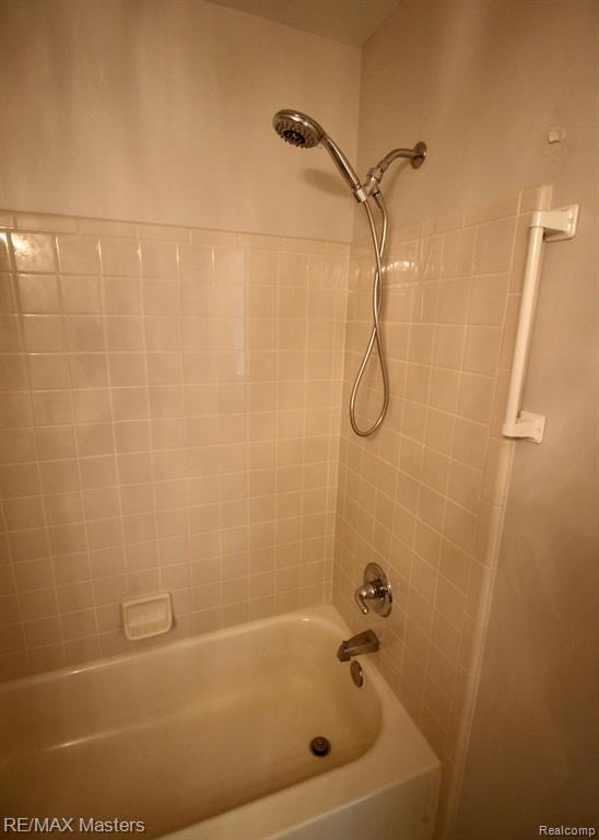 14071 Watersway, Gibraltar, MI — Photo 19