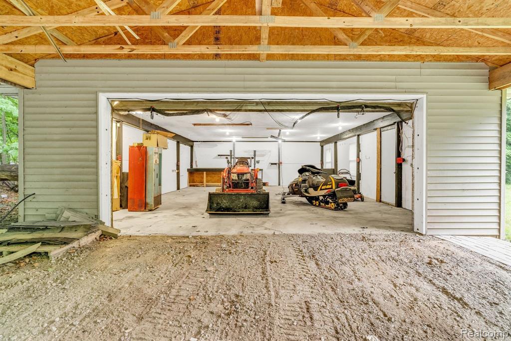 6917 CHASE LAKE Road, Fowlerville, MI 48836 — Photo 52