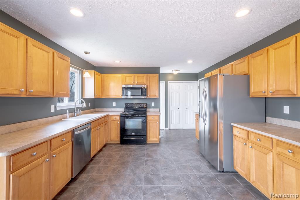 618 RUSTIC Trail, Linden, MI 48451 — Photo 5