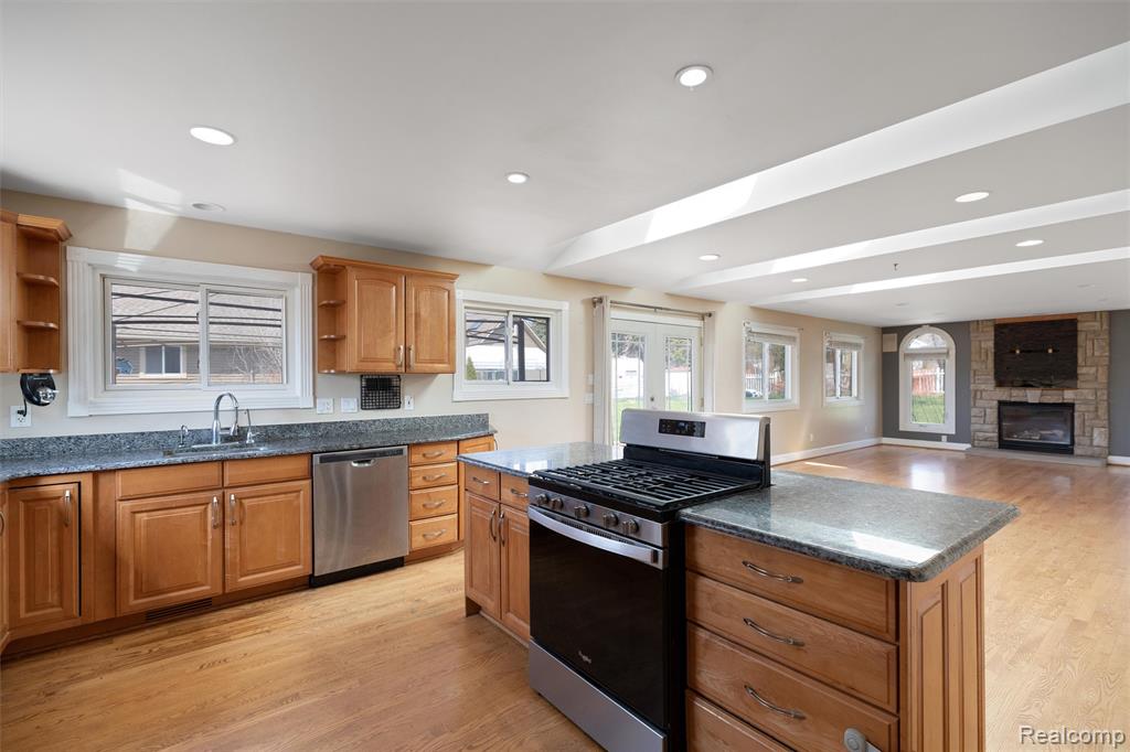 590 Hillwood, White Lake, MI 48383 — Photo 8