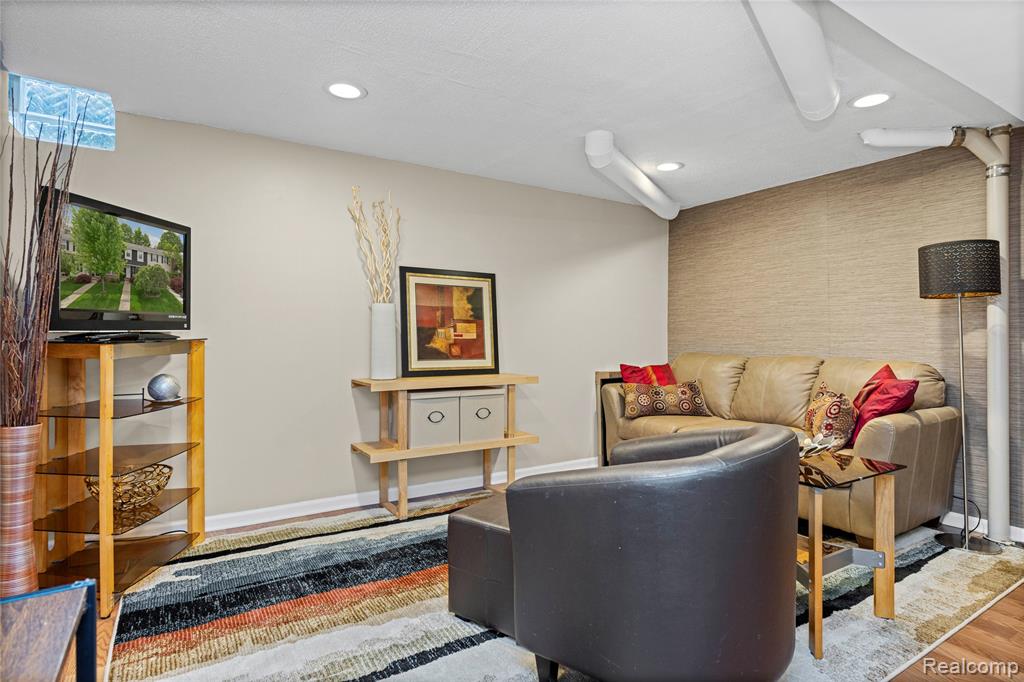 42683 Savoy Court, Northville, MI 48167 — Photo 34
