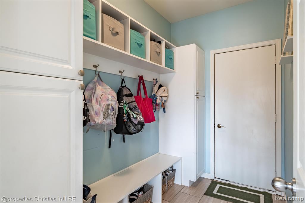 5946 OAK BEND Court, Howell, MI 48843 — Photo 23