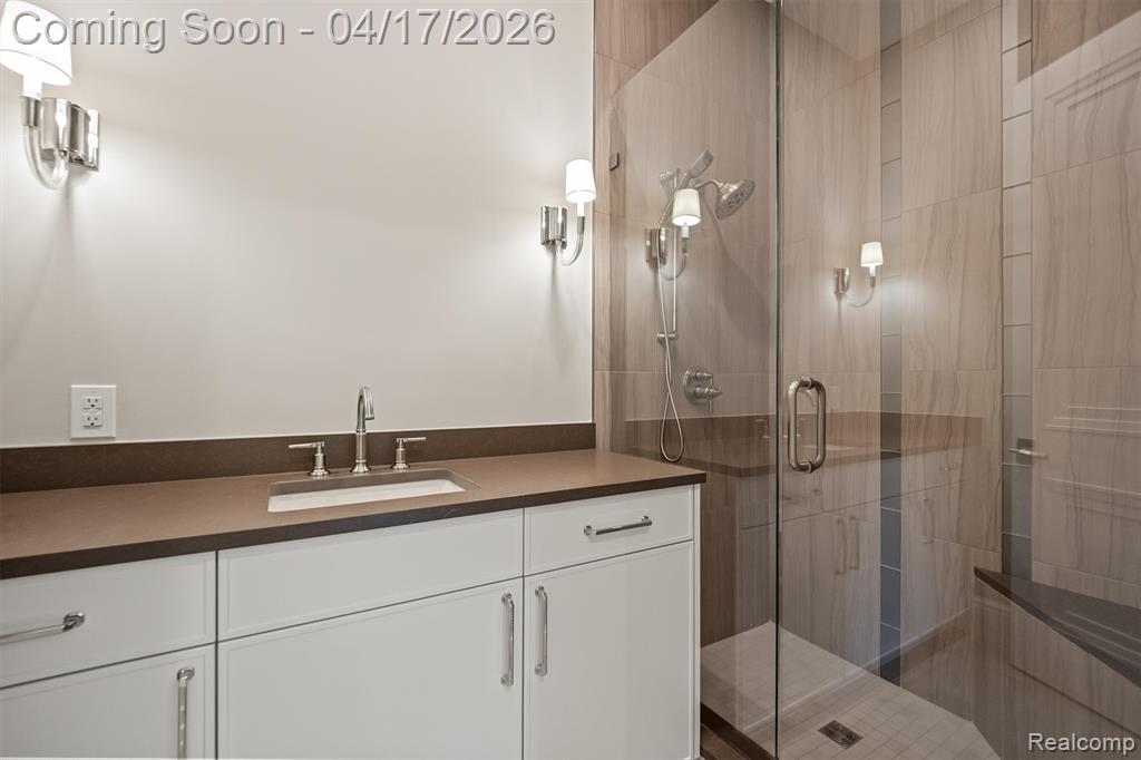 5305 Elmgate Bay Drive, Orchard Lake Village, MI 48324 — Photo 34