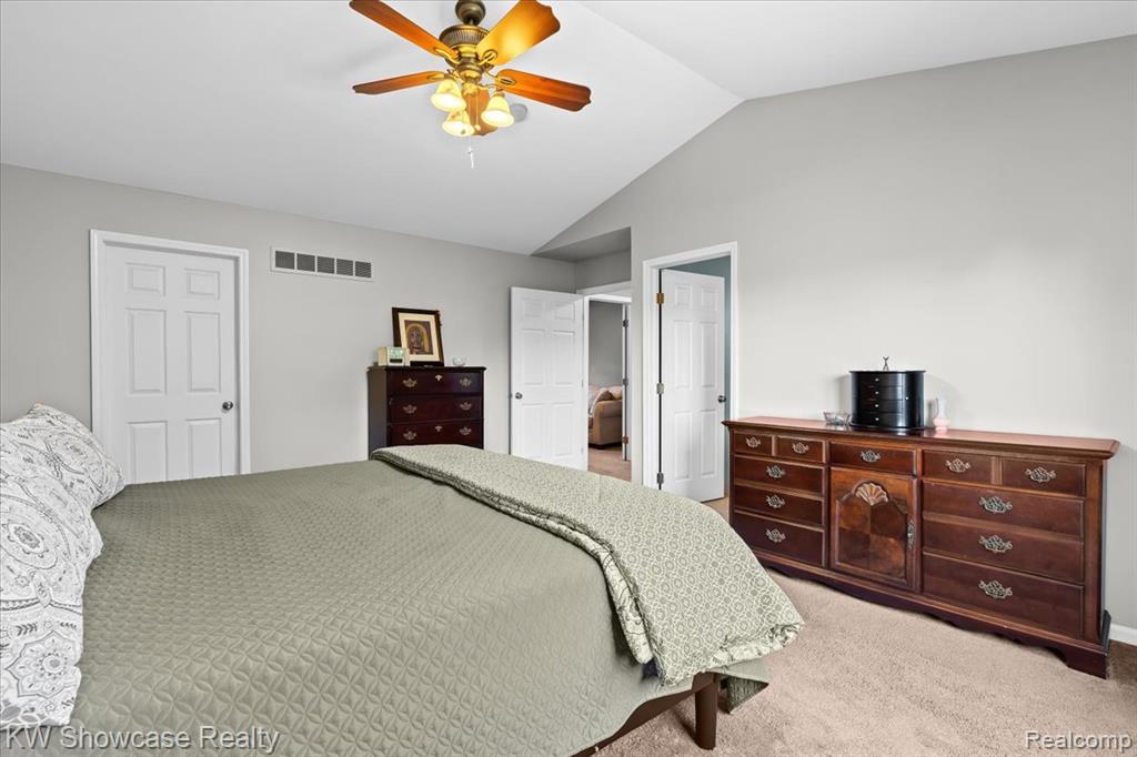 44847 Larkspur, Novi, MI 48377 — Photo 25