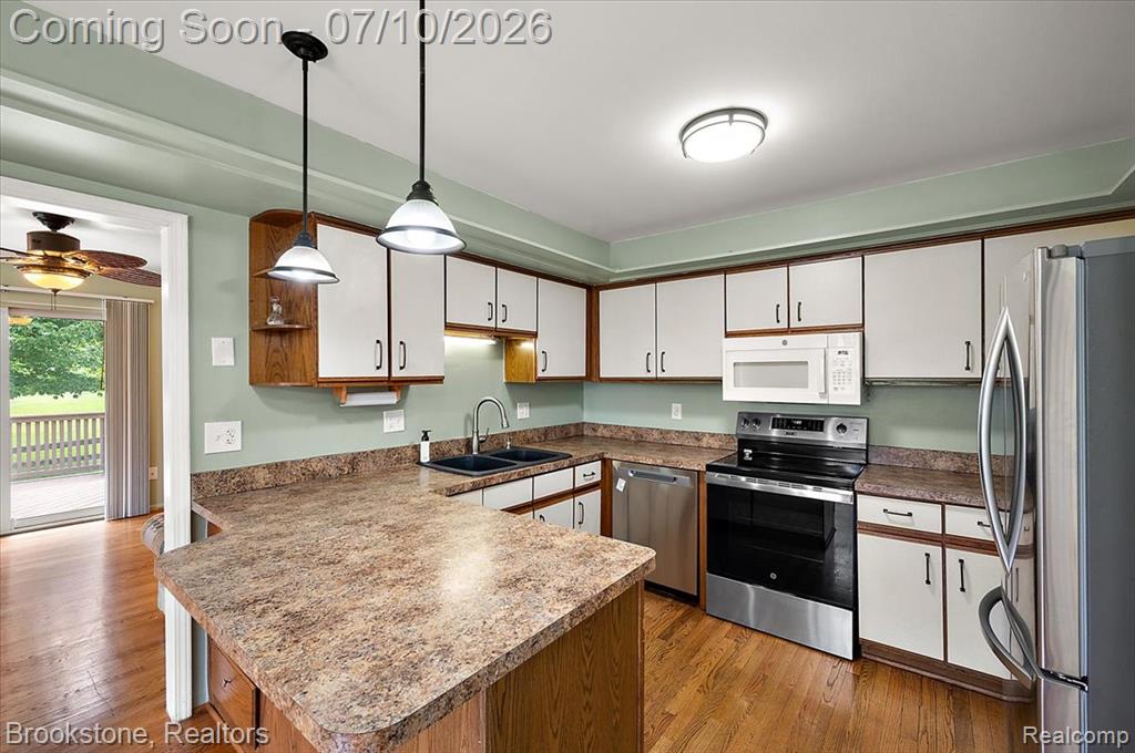 904 Country Club Drive, Saint Clair Shores, MI 48082 — Photo 14